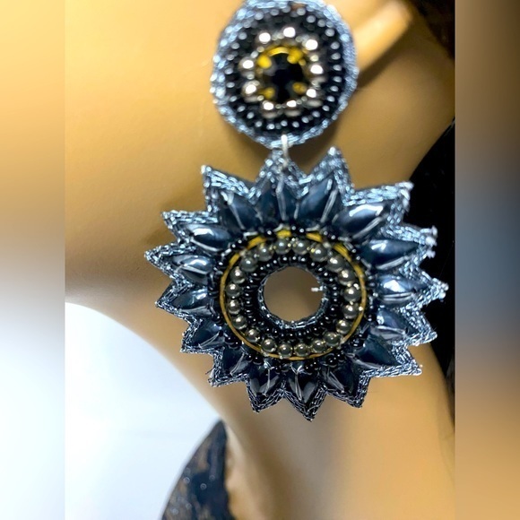 Floral Handcrafted beaded Earrings - Picture 1 of 6